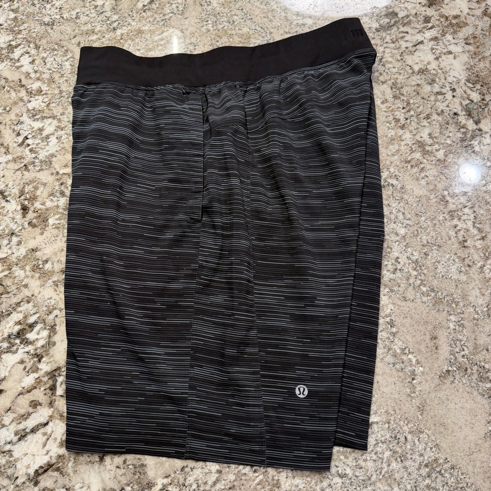 Lululemon Mens Pace Breaker Shorts Black Gray Striped Size M Running Gym. PX
